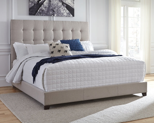 Dolante  Upholstered Bed