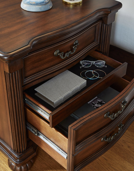 Lavinton King Poster Bed with Mirrored Dresser, Chest and 2 Nightstands